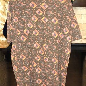 Lularoe Irma Gray Tribal Print Tunic Shirt  XS